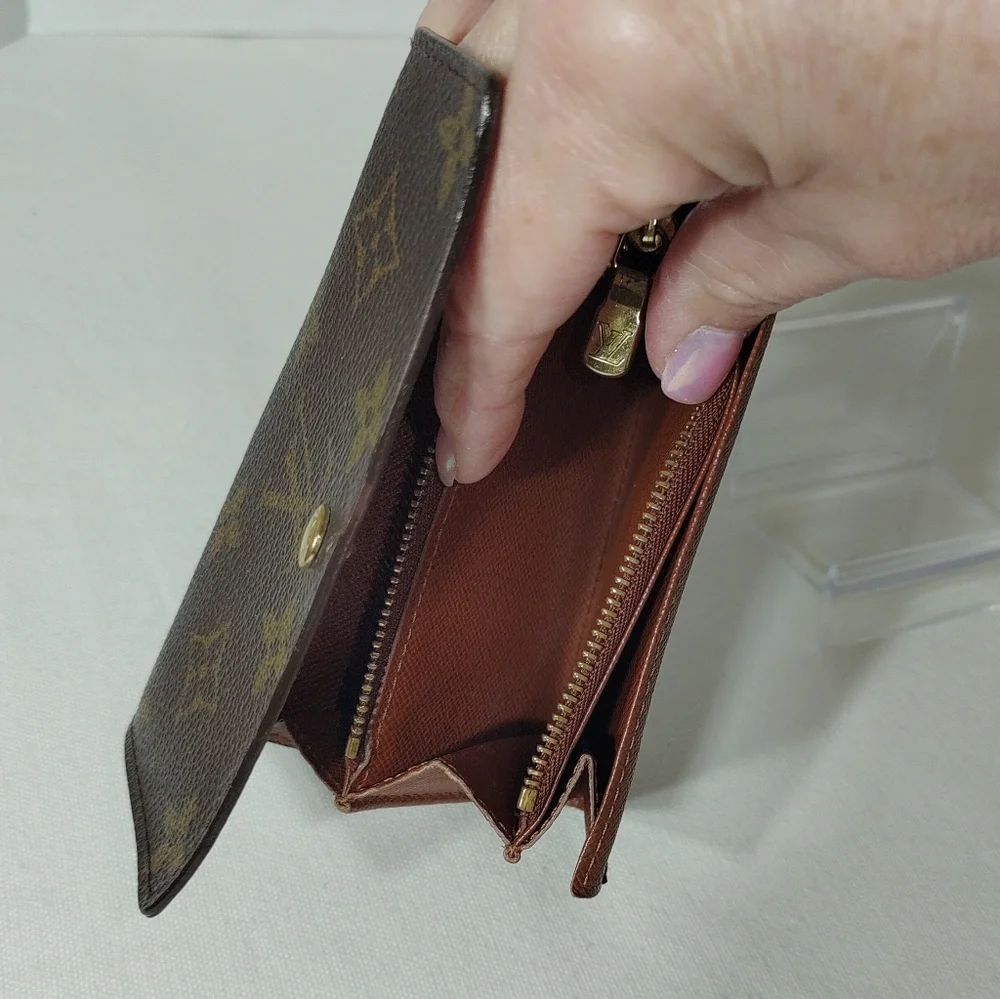 Louis Vuitton Compact Monogram Sarah Wallet - Picture 14 of 15